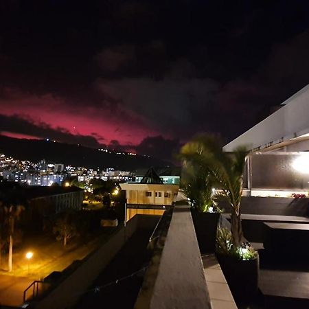 Rooftop - L'Appartement En Haut Saint-Denis Exteriör bild