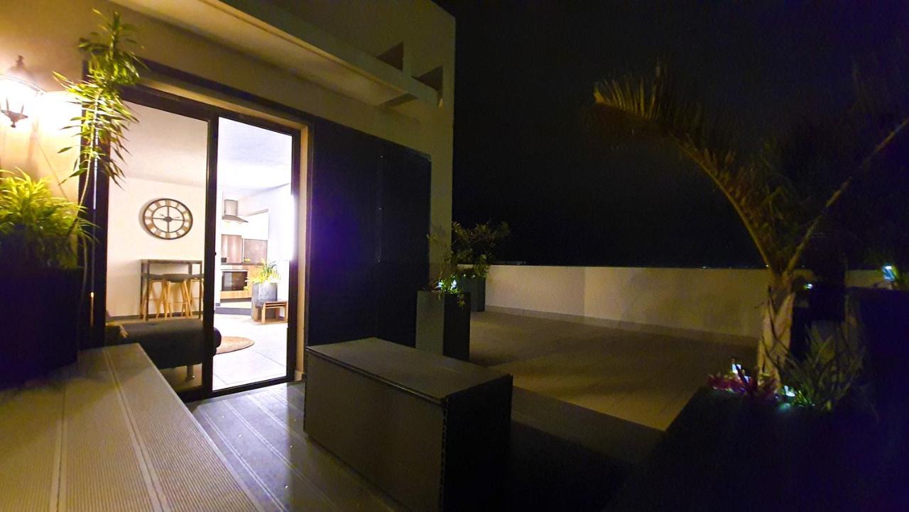 Rooftop - L'Appartement En Haut Saint-Denis Exteriör bild